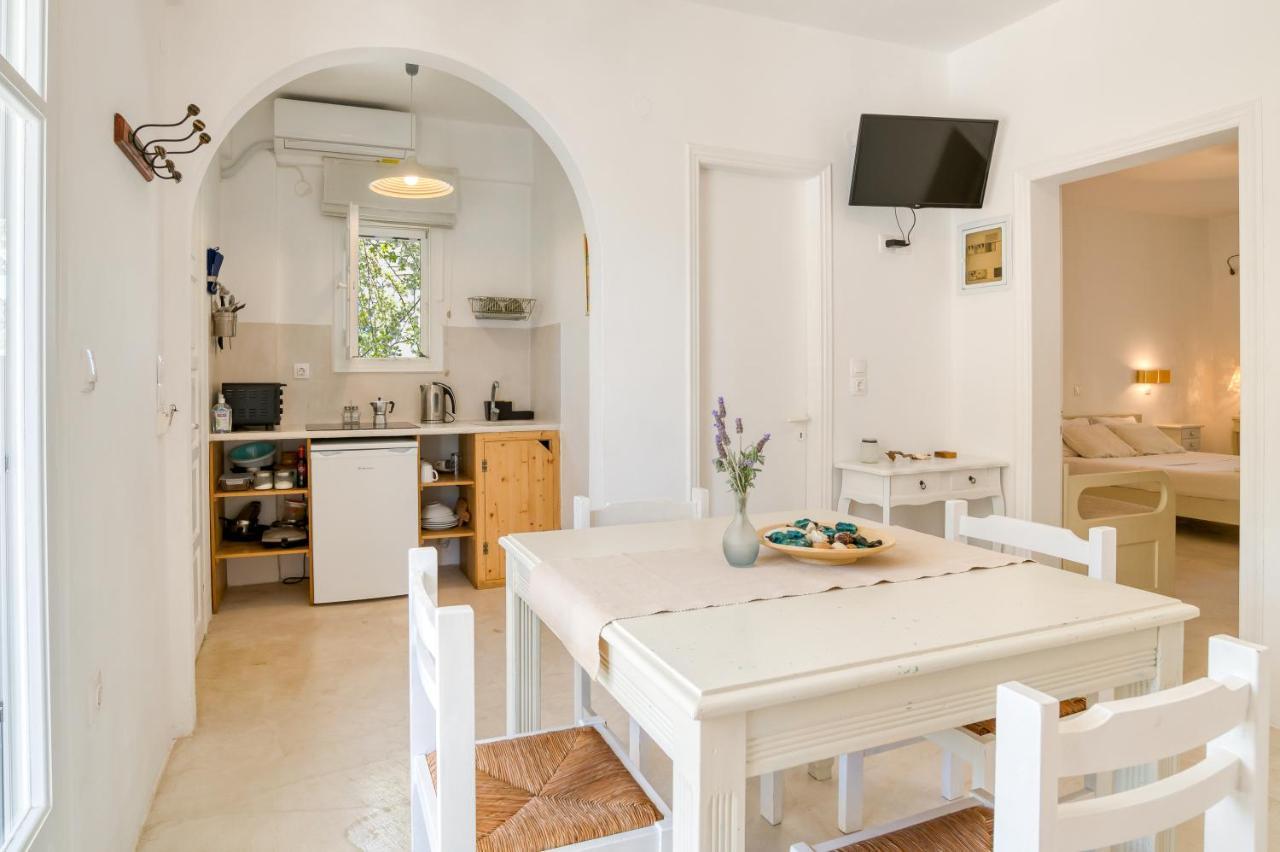 Dahlia Apartments And Studios Alikí Екстериор снимка