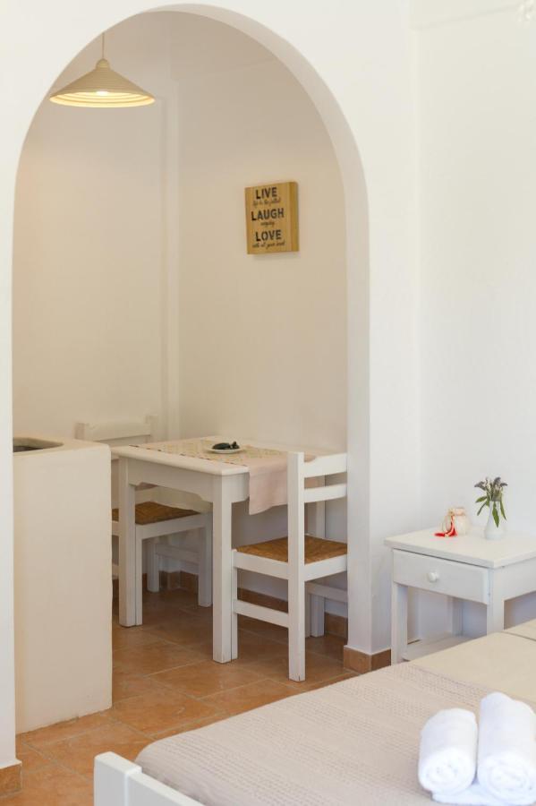 Dahlia Apartments And Studios Alikí Екстериор снимка