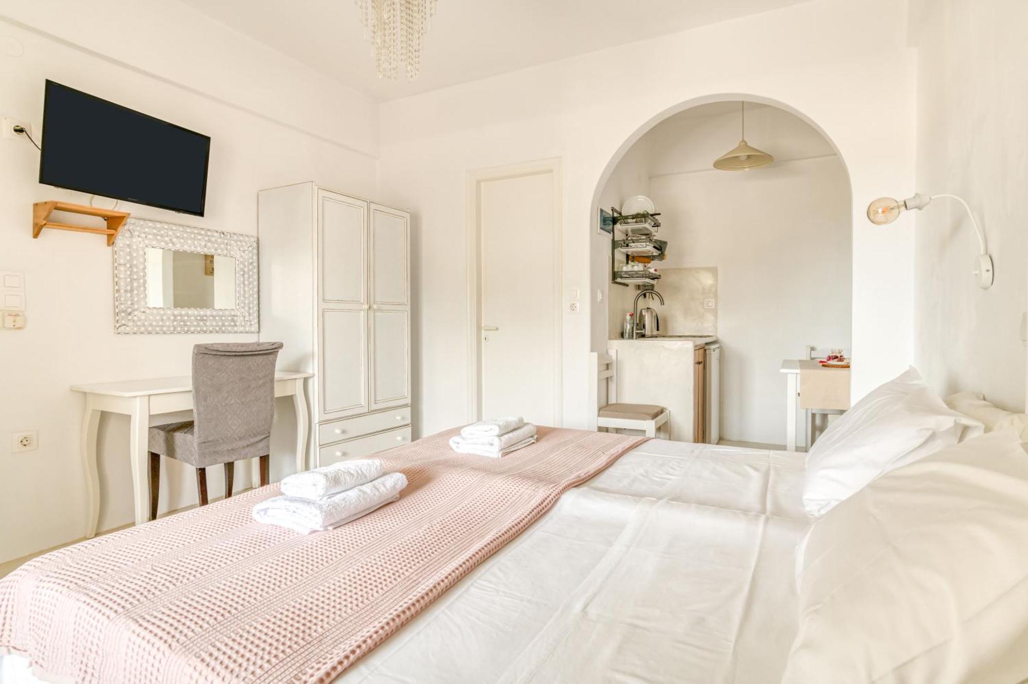 Dahlia Apartments And Studios Alikí Екстериор снимка